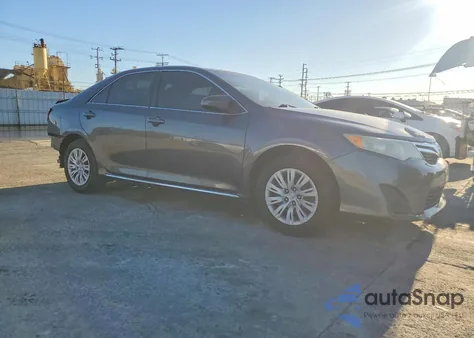 2012 Toyota Camry Base z USA, uszkodzony, nr VIN 4T4BF1FK1CR266647